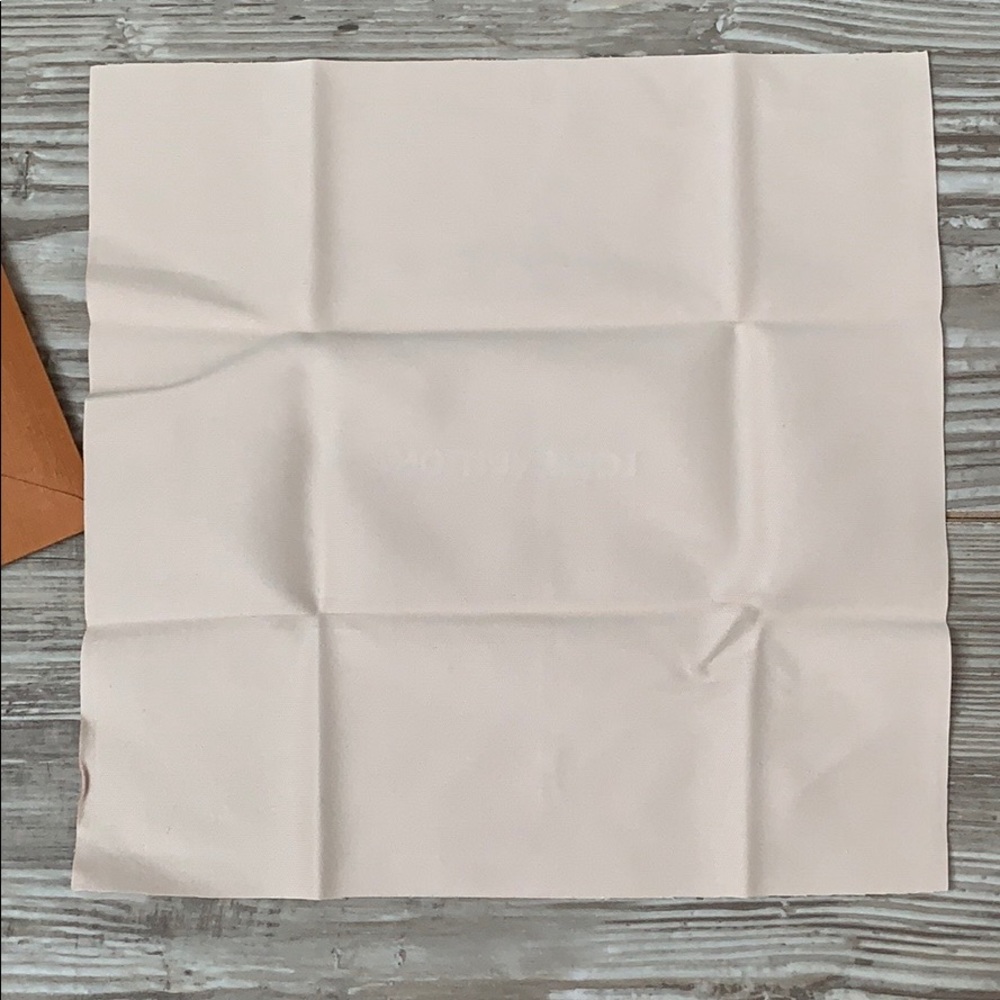 Louis Vuitton Sunglasses Cleaning Cloth Shammy NWT - Picture 6 of 7